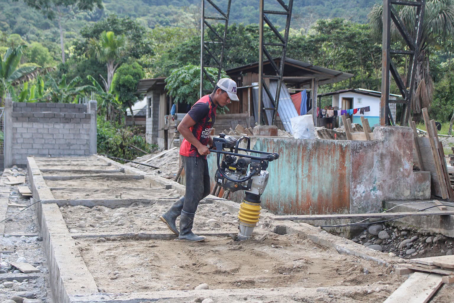 Obra comunitaria en San Francisco de Llandía registra un 70 % de avance